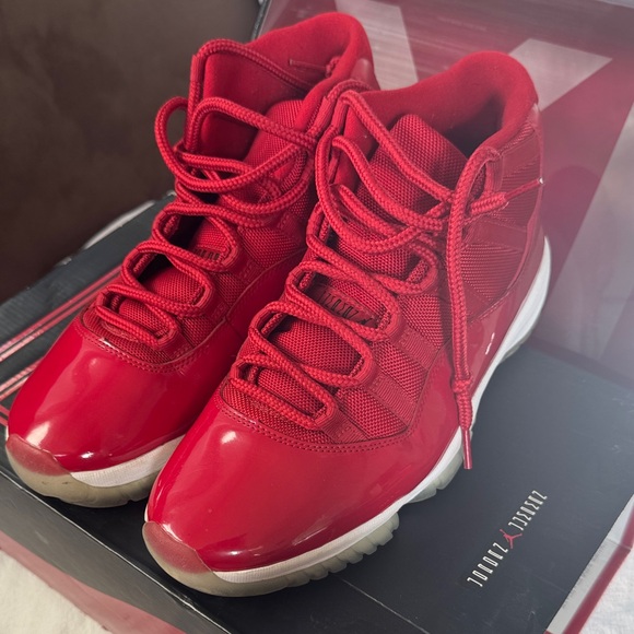 Nike Air Jordan 11’s Retro Red Shoes 9.5 - Picture 2 of 13
